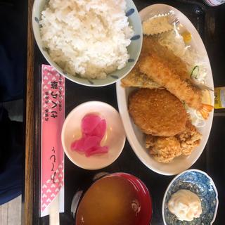 ミックスフライ定食(お食事·定食 さくら草)