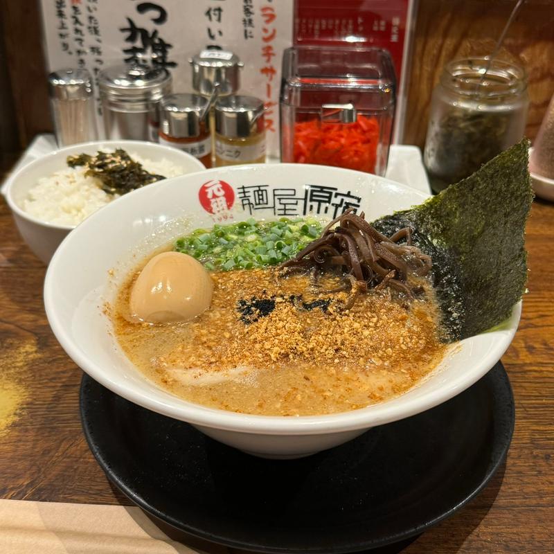 煮卵ラーメン 黒(麺屋原宿 金山店)