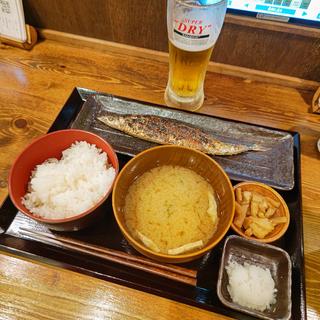 さんま塩焼き定食(炭火焼干物定食 しんぱち食堂 ウィング上大岡店)