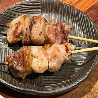 地鶏もも(炭火焼鳥 権兵衛 なんばパークス店)