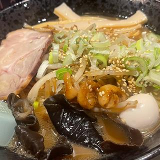 (ラーメンとホルモンの店とん八)