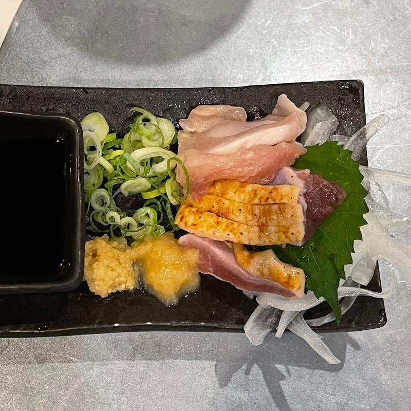 鳥刺し2種(福島応援団 大分からあげと鉄板焼 勝男)