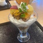 サツマイモパフェ(レストラン&カフェ Lagoon)