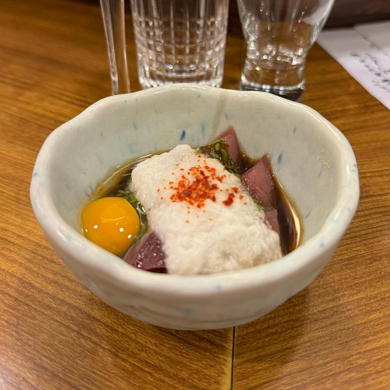 戻りカツオ 月見とろろ(旬の魚と旨い酒 山田食堂)