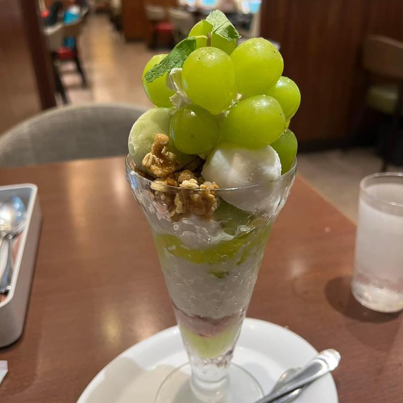 シャインマスカットのスプラッシュサンデー(デニーズ 豪徳寺店 )