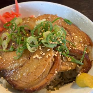 半チャーシュー丼