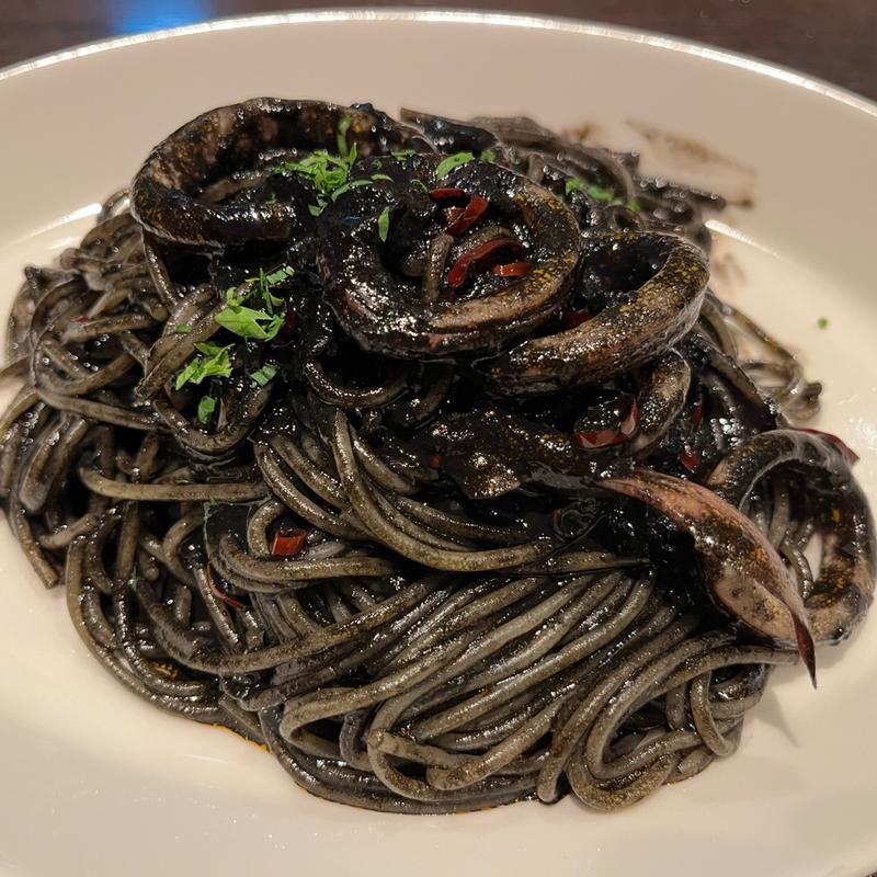 黒くて辛い！イカスミソース・スパゲティ(イタリアン酒場 エイト・ノース)