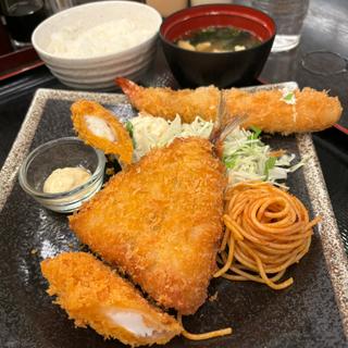 ミックスフライ定食(千駄ヶ谷厨房)