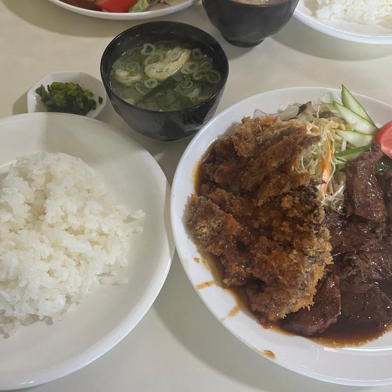 焼肉、ビーフカツランチ(喫茶&軽食 来まぐれ)