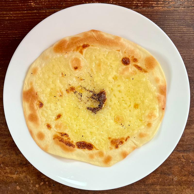 カリカリチーズピザ(ベーカリーウミ)