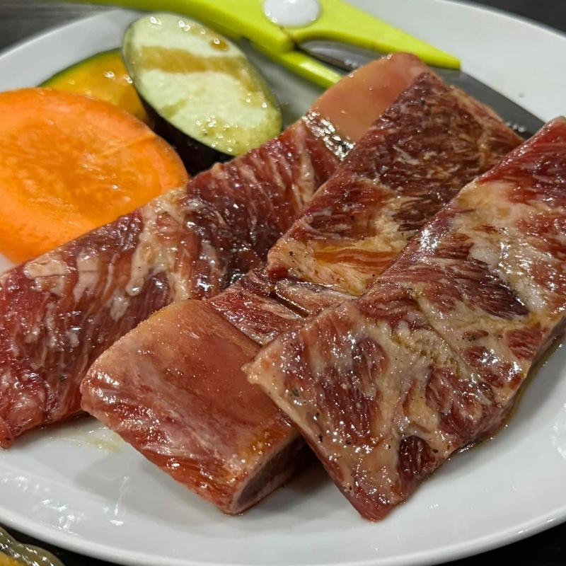 骨付きカルビ(焼肉 純純)