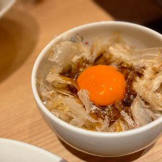 まぐろ節の月見ごはん(麺 銀座おのでら)