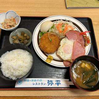 ハムエッグ&カニクリームコロッケ定食(弥平 （やへい）)