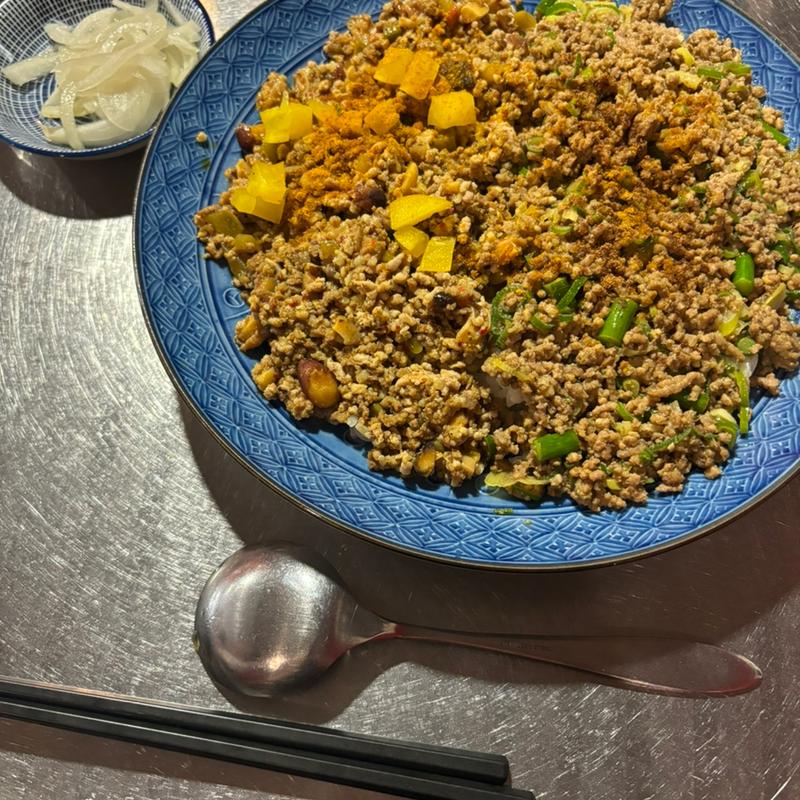 韓国風キーマ椎茸とナッツ&ネギまみれキーマ(カレー&スパイス創作料理 ラヴィリンス)