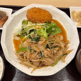 日替わり　旬野菜と豚肉の生姜焼きと牛肉コロッケ(絆 旬の肴と和み酒場)