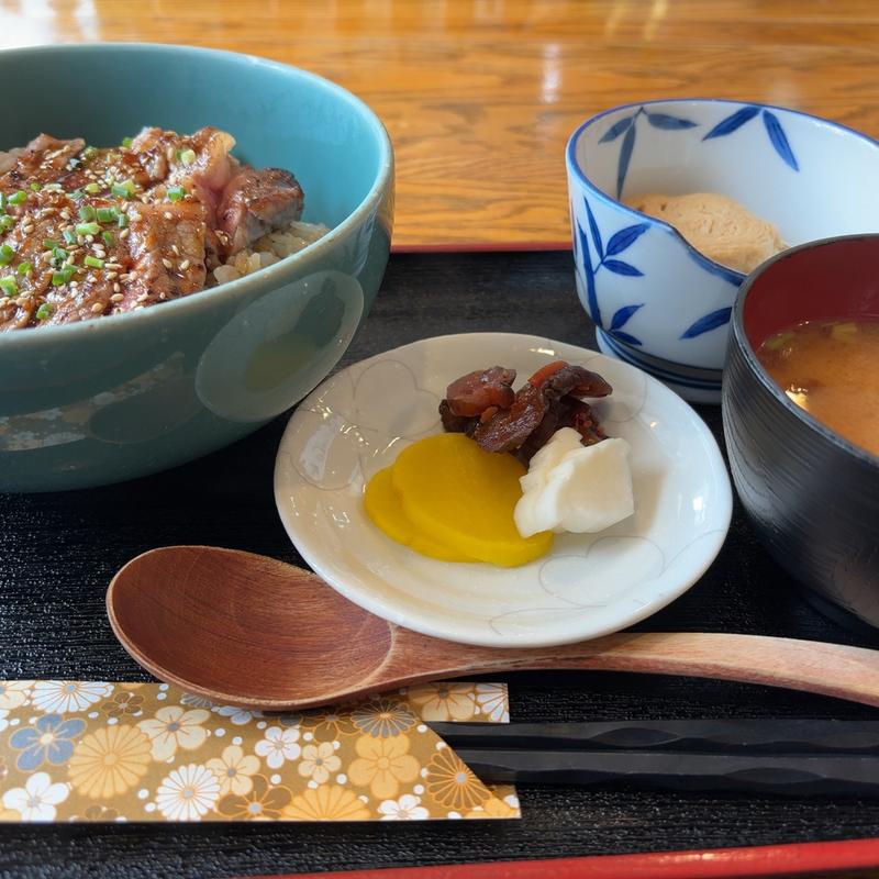 ステーキ丼(ペンション&レストラン フレンドリー )