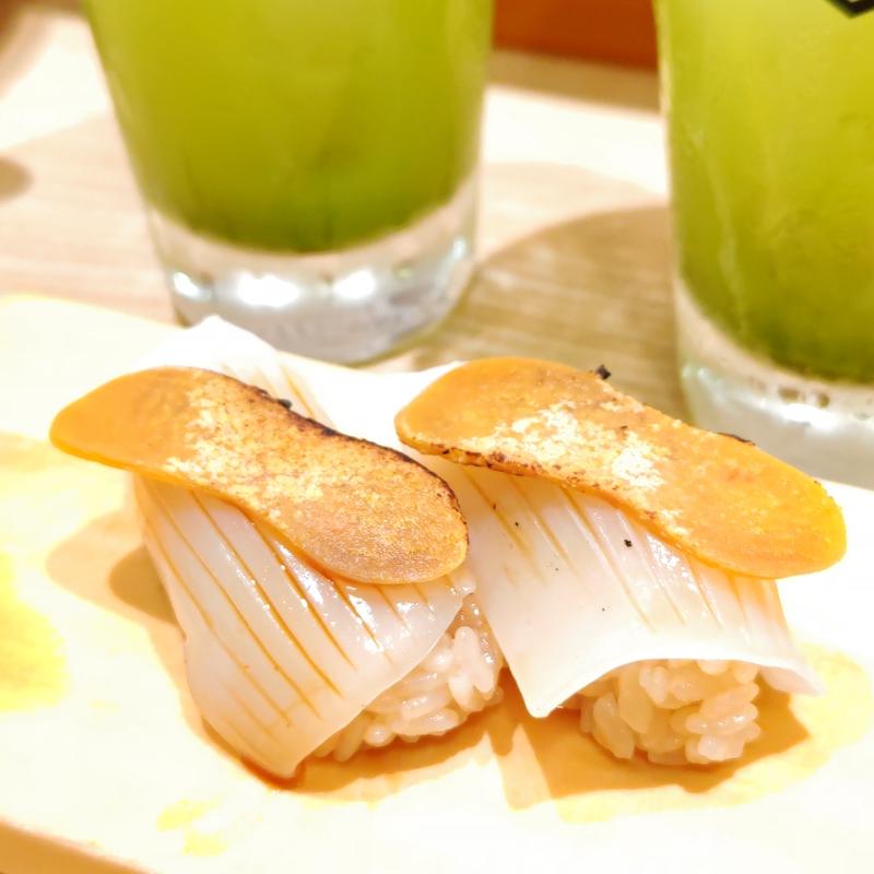 イカ唐墨のっけ(大衆すし酒場 スシマヅメ 野毛本店)