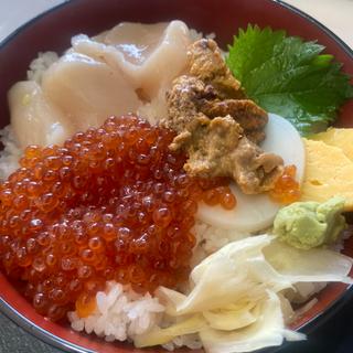 イクラ　帆立　ウニ丼(土浦魚市場 )