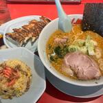特製味噌ラーメン餃子チャーハン