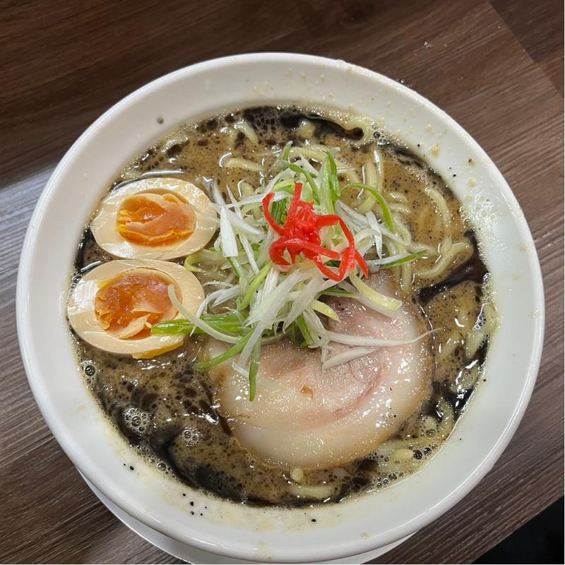 黒とんこつ(ラーメン 猪や)