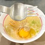 懐かしの生卵入ラーメン