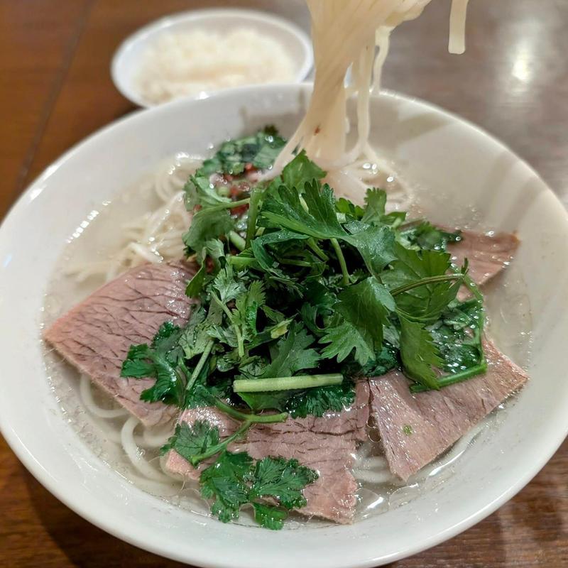 四季牛肉拉麺 大盛 パクチー(麺屋 楽らく)