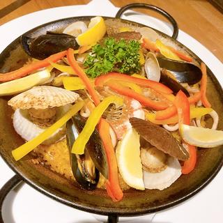 鶏肉と魚介、パプリカのパエリア（ハーフサイズ）(ラ・コシーナ・デ・セレーソ )