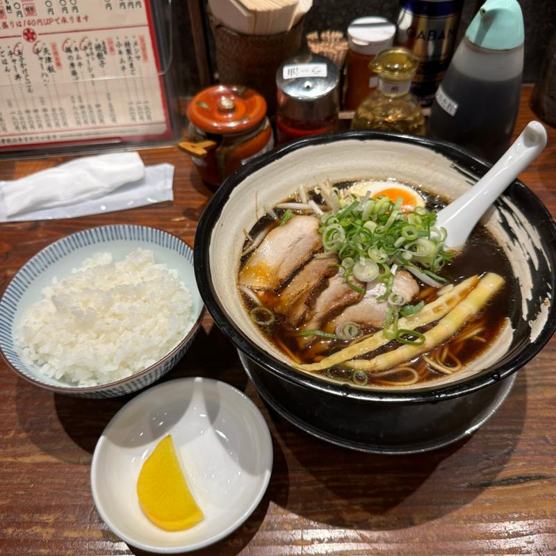 黒醤油ラーメン(香来 壬生本店)