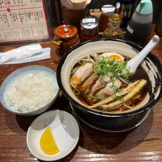 黒醤油ラーメン(香来 壬生本店)