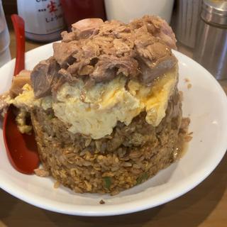 ガーリックチャーシュー玉子黒炒飯(ラーメン処 よなかそば)