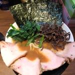 チャーシューメン　きくらげトッピング(輝道家 水道橋駅前店)