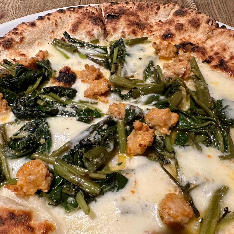 cicoria e salsiccia(ピッツェリア イル・タンブレッロ)