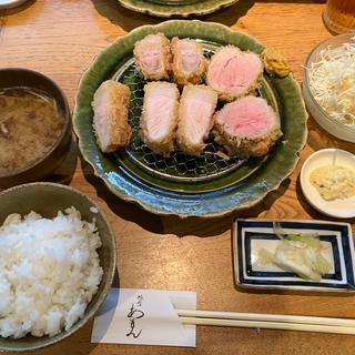 ロースとヒレかつ定食(豚かつ あもん)