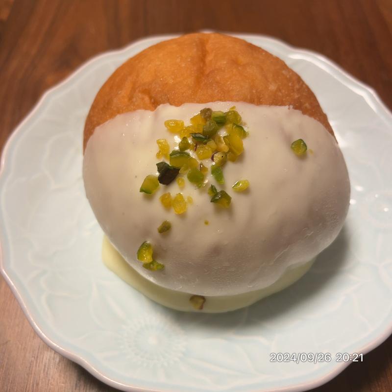 生ドーナツ　ピスタチオ(笑mina donuts)