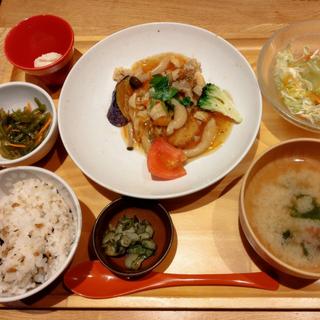 お魚のランチ(マトウダイの湯葉あんかけ定食)(おぼんdeごはん ルミネ北千住店)