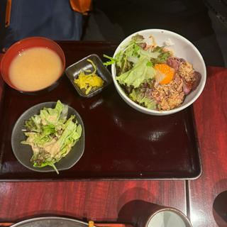 ローストビーフ丼(肉バル アモーレ 新宿店)