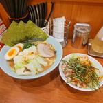 キャベツラーメン＋ピリ辛ネギチャーシュー丼(横浜家系ラーメン銀家 伊勢佐木町店)