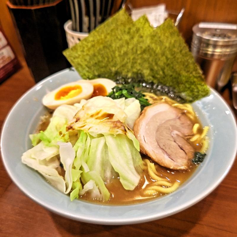 キャベツラーメン(味玉トッピング)(横浜家系ラーメン銀家 伊勢佐木町店)