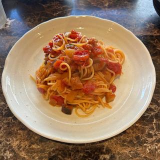 野菜のトマトソーススパゲティ(イタリア小皿料理 ヴォーノ)