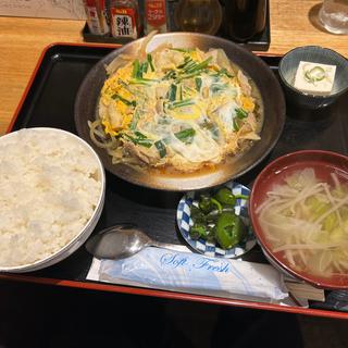 豚とニラの卵とじ定食(ライス中)