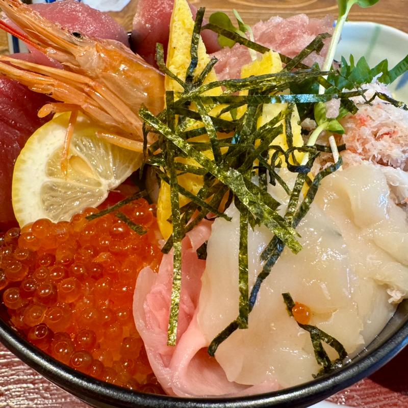 鮮魚にこだわり海鮮丼(海鮮食堂 つなや 宮前店)