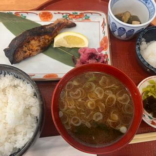 鮭塩麹焼き定食(炭火焼魚弁当 すみさわ)