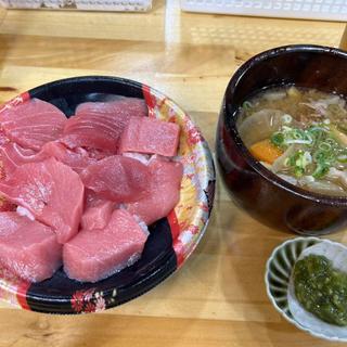 まぐろ丼 豚汁(たかしま食堂)