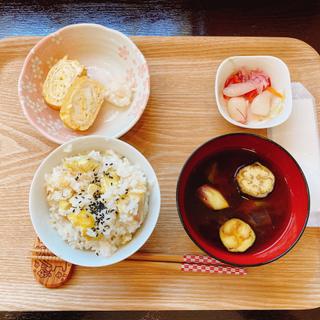 栗ごはんとおみそ汁、卵焼き、お漬物(葡萄屋)