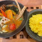 野菜たっぷり15品目の彩り野菜と根菜(札幌スープカレー絲~いと~)