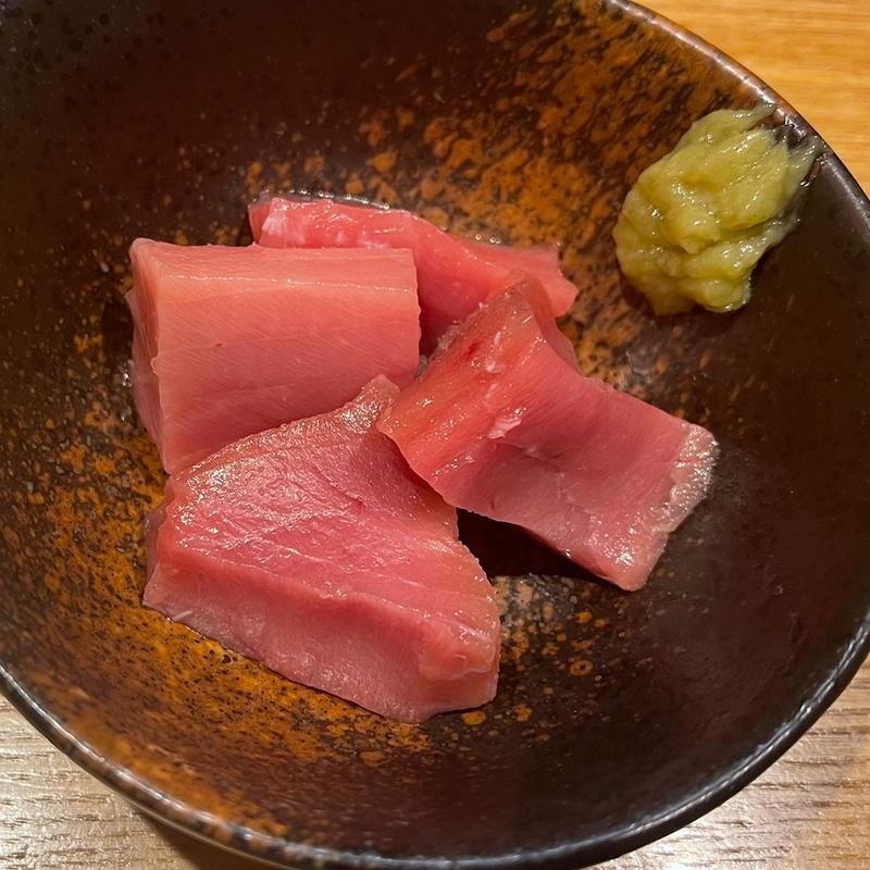 マグロ刺し(動物園通りもつ肉店)