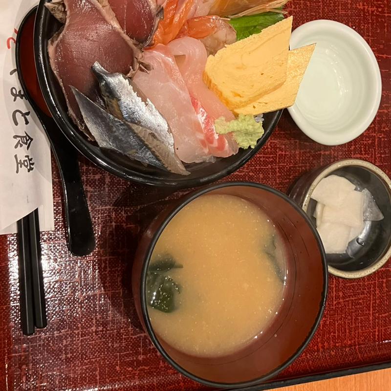 秋の海鮮丼(やまと食堂 豊橋南陽通り店)