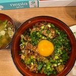 豚玉丼(丼ぶり屋幸丼 東京品川)