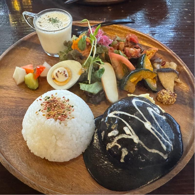 ハンバーグ前菜サラダプレート(京都 れとろ洋食　LOCAVO （ロカヴォ）)