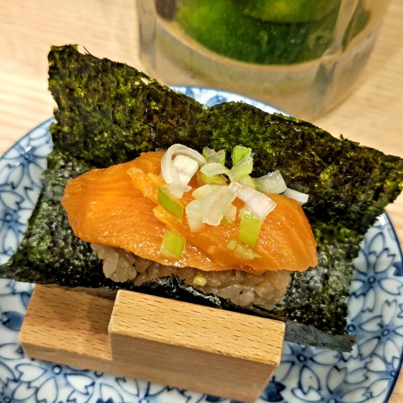 ネギサーモン手巻き(貝・海苔巻き 野毛しらはら)